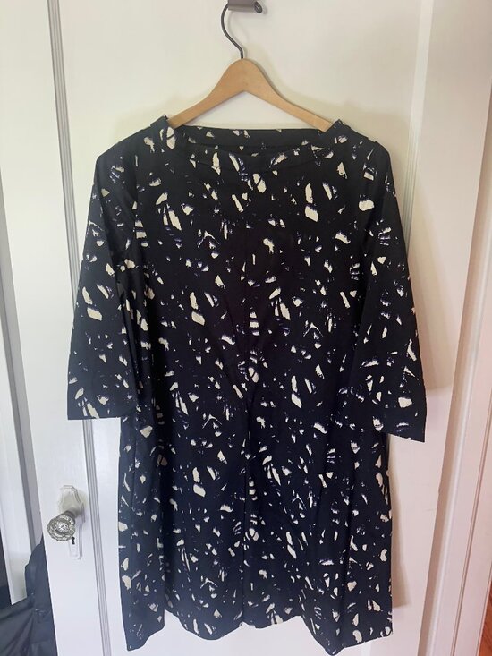 COS Dresses & Skirts - COS Graphic Print Midi Dress